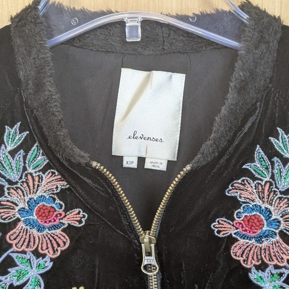 Anthropologie Elevenses Black Velvet Floral Embroidered Bomber Jacket Womens XSP - Picture 2 of 6